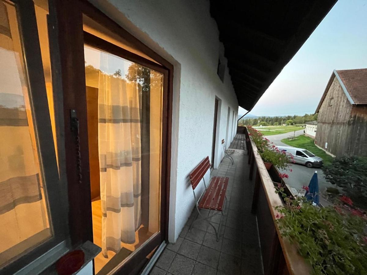 Landgasthof Blasini - Pfahlhof Zandt Luaran gambar